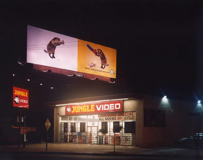 color photograph of 423 Lincoln Boulevard, Venice.