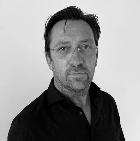 black and white headshot portrait of Frank van der Salm wearing glasses and a dark shirt.
